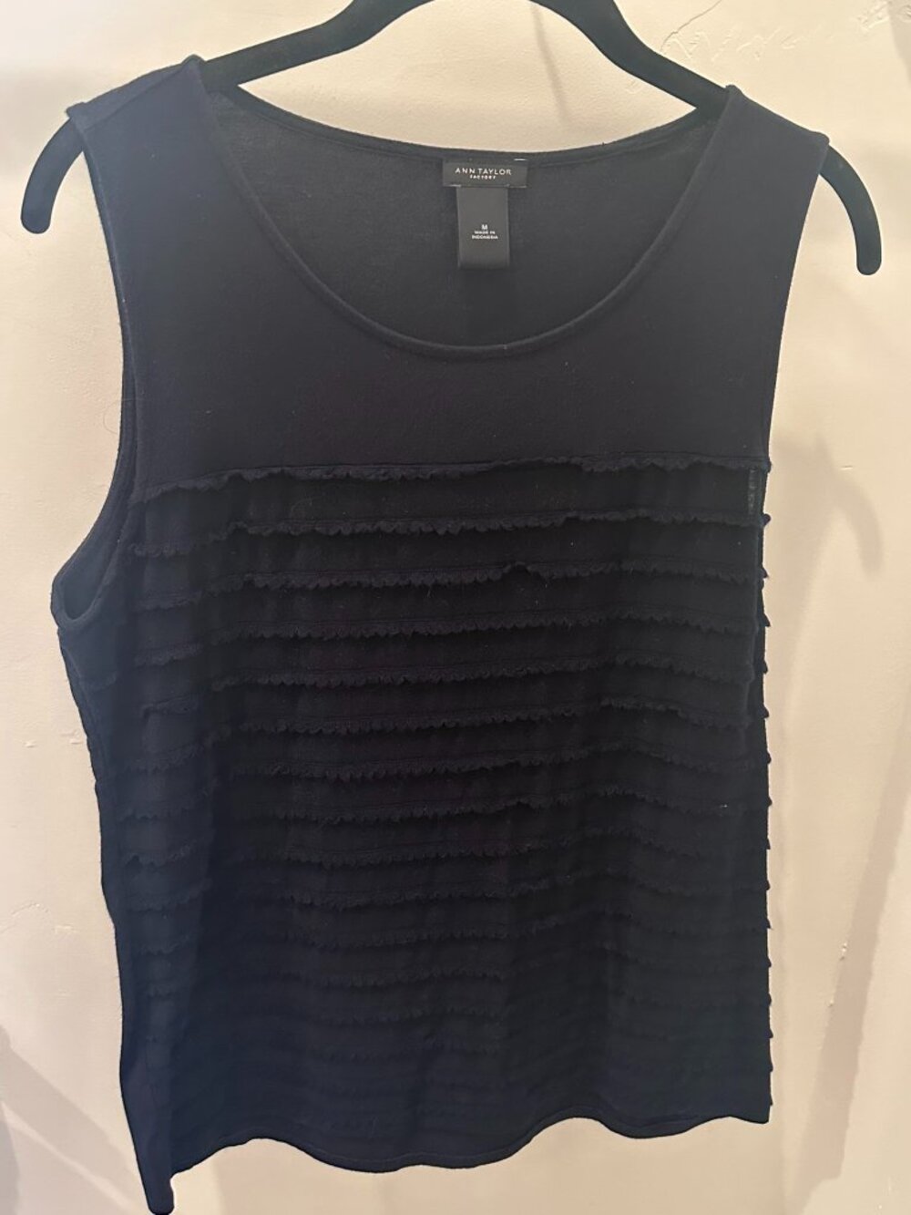 Ann Taylor Factory Navy Sleeveless Tank Top with Scallop Detail Size Medium
